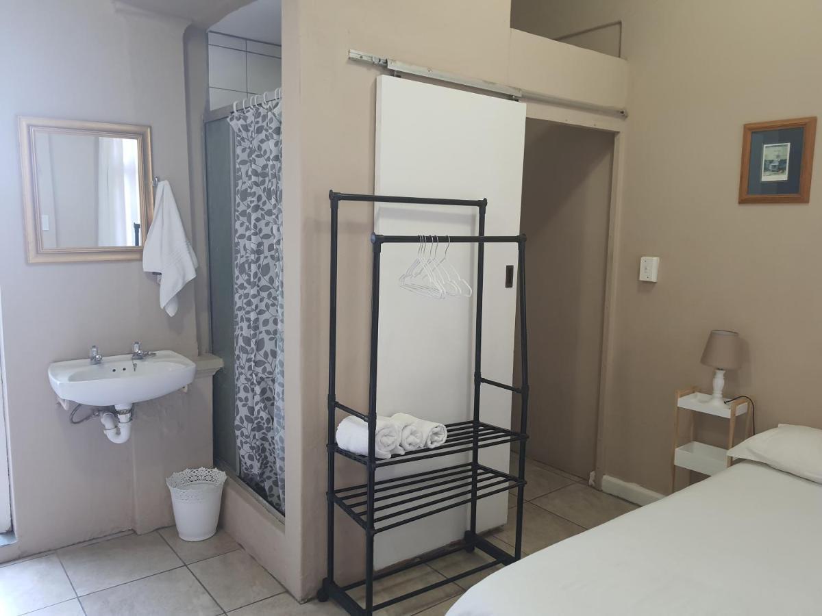 Oasis Shanti Backpackers Оудсхорн Экстерьер фото