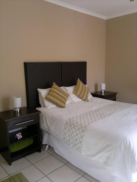 Oasis Shanti Backpackers Оудсхорн Номер фото