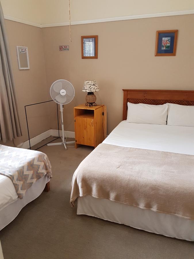 Oasis Shanti Backpackers Оудсхорн Экстерьер фото