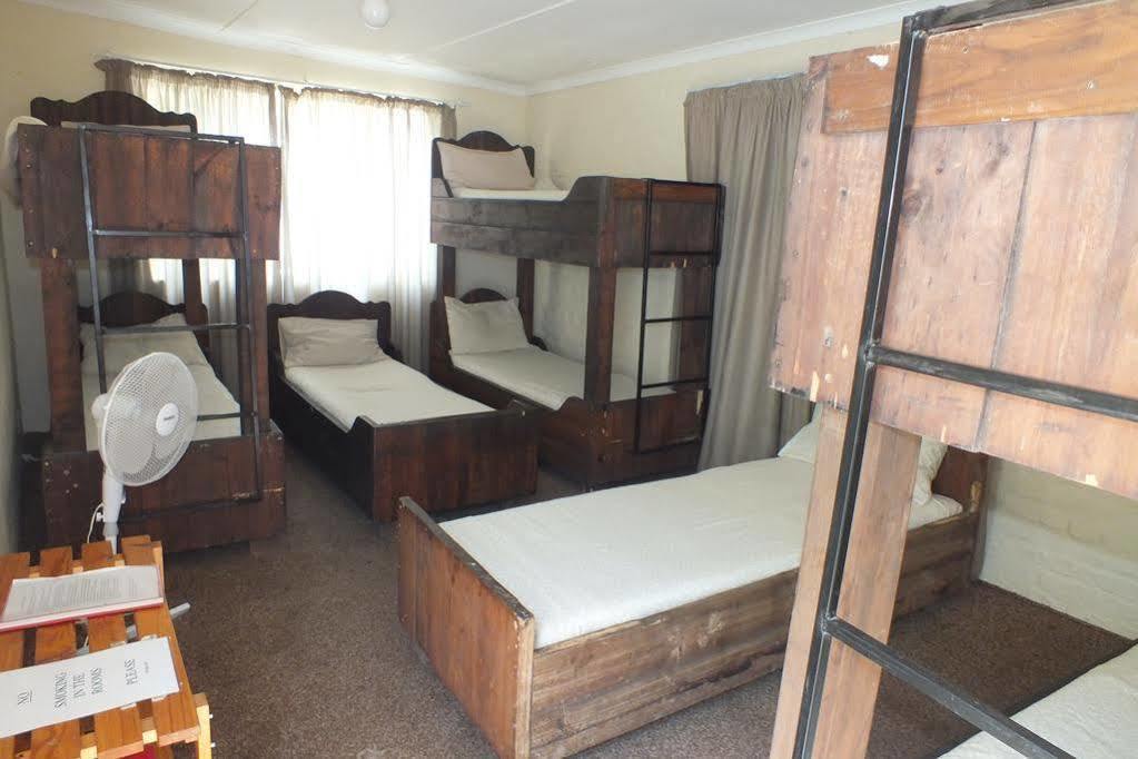 Oasis Shanti Backpackers Оудсхорн Экстерьер фото