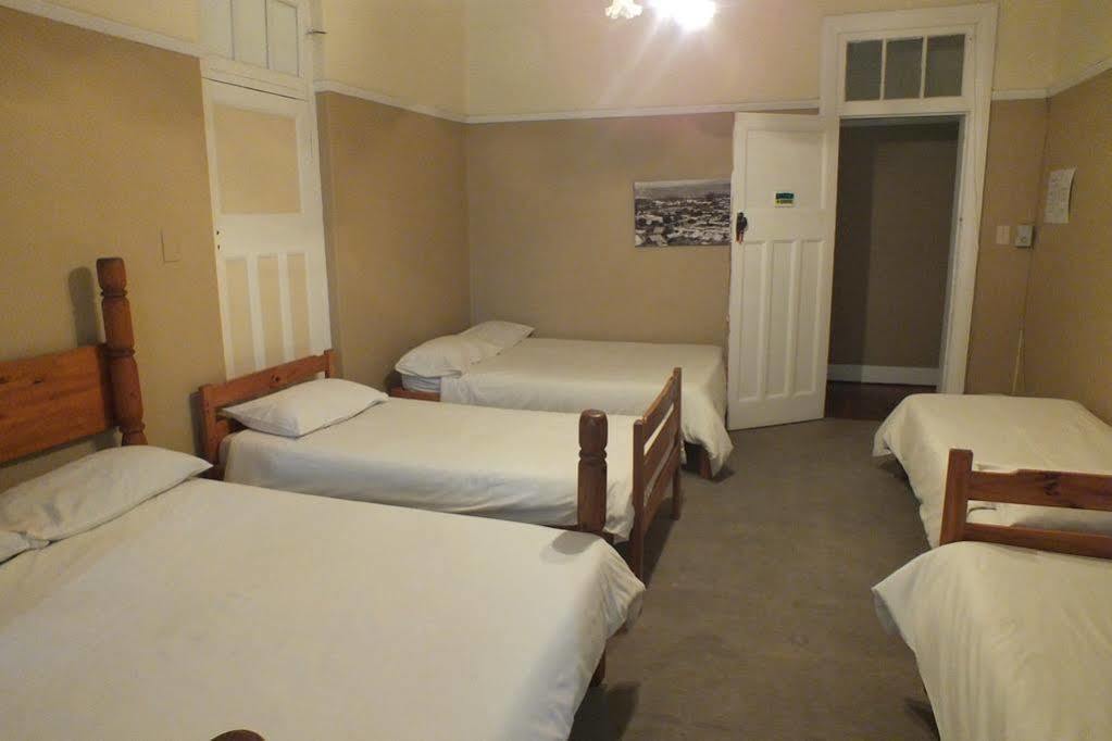 Oasis Shanti Backpackers Оудсхорн Экстерьер фото